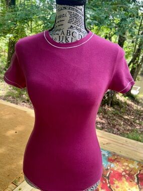 🩷🌸🩷SKIMS Short Sleeve Crewneck Bodysuit in Fuchsia🩷🌸🩷